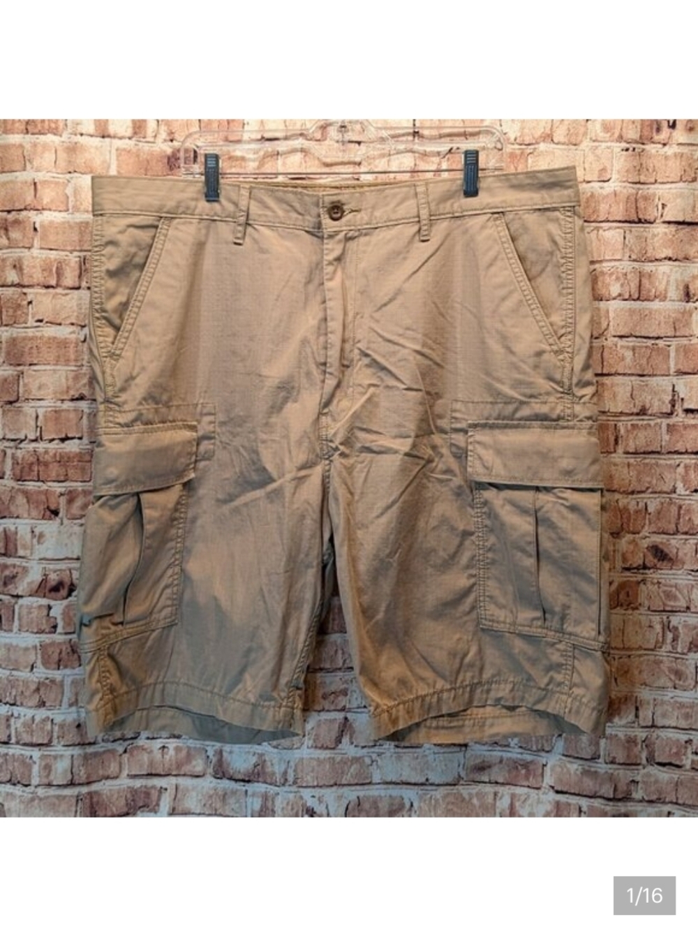 Levi's Cargo Shorts Tan Size 40